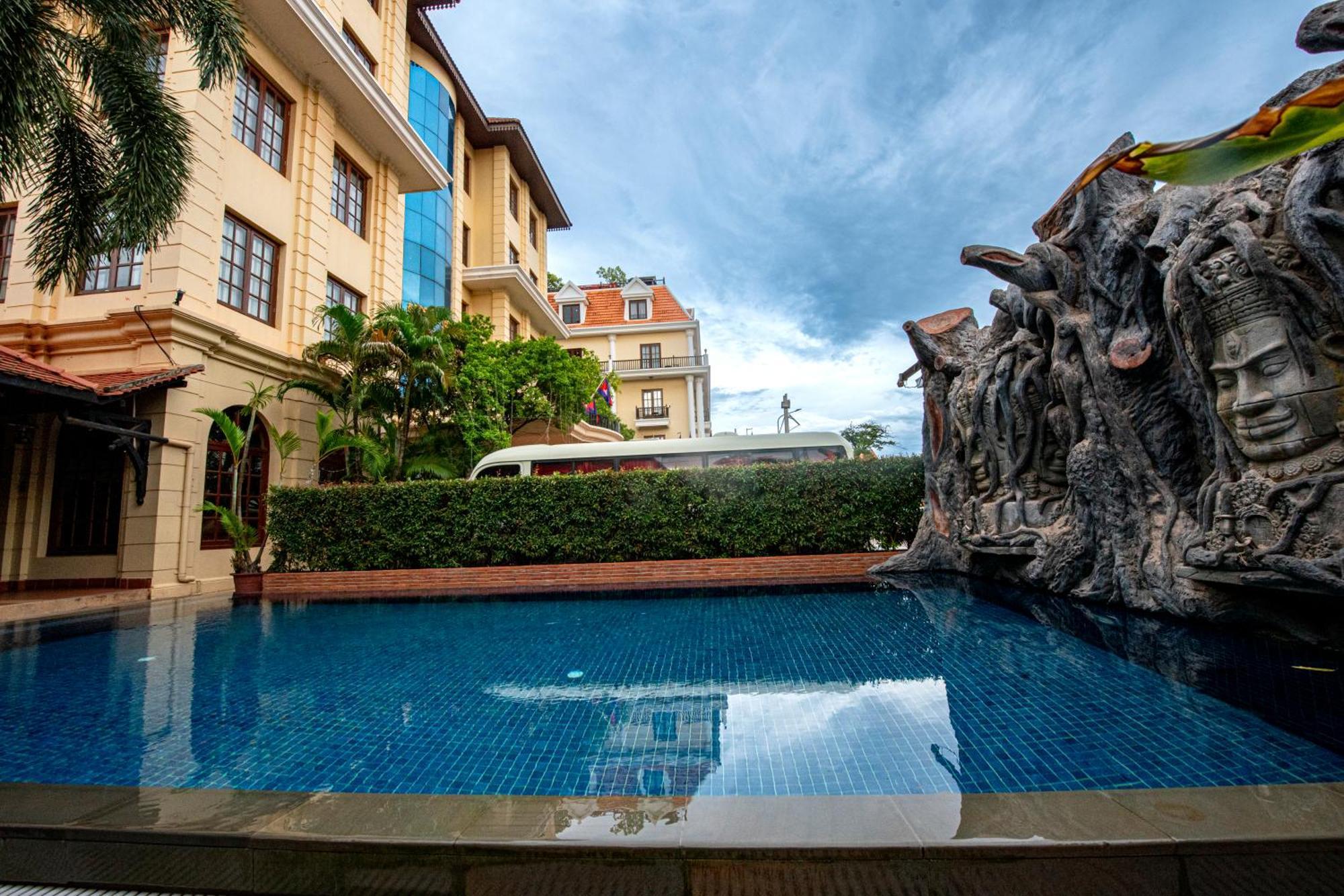 The Suite By Royal Crown Hotel Siem Reap Ngoại thất bức ảnh