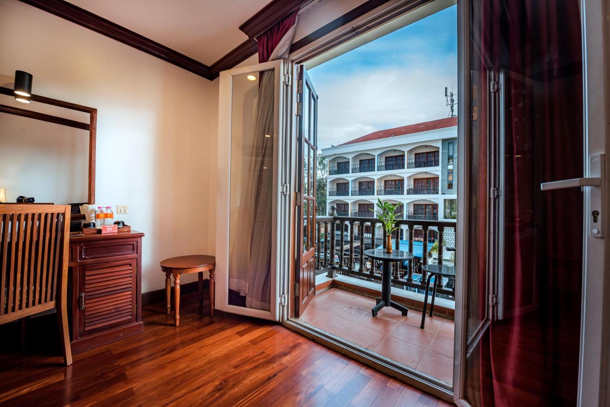 The Suite By Royal Crown Hotel Siem Reap Ngoại thất bức ảnh